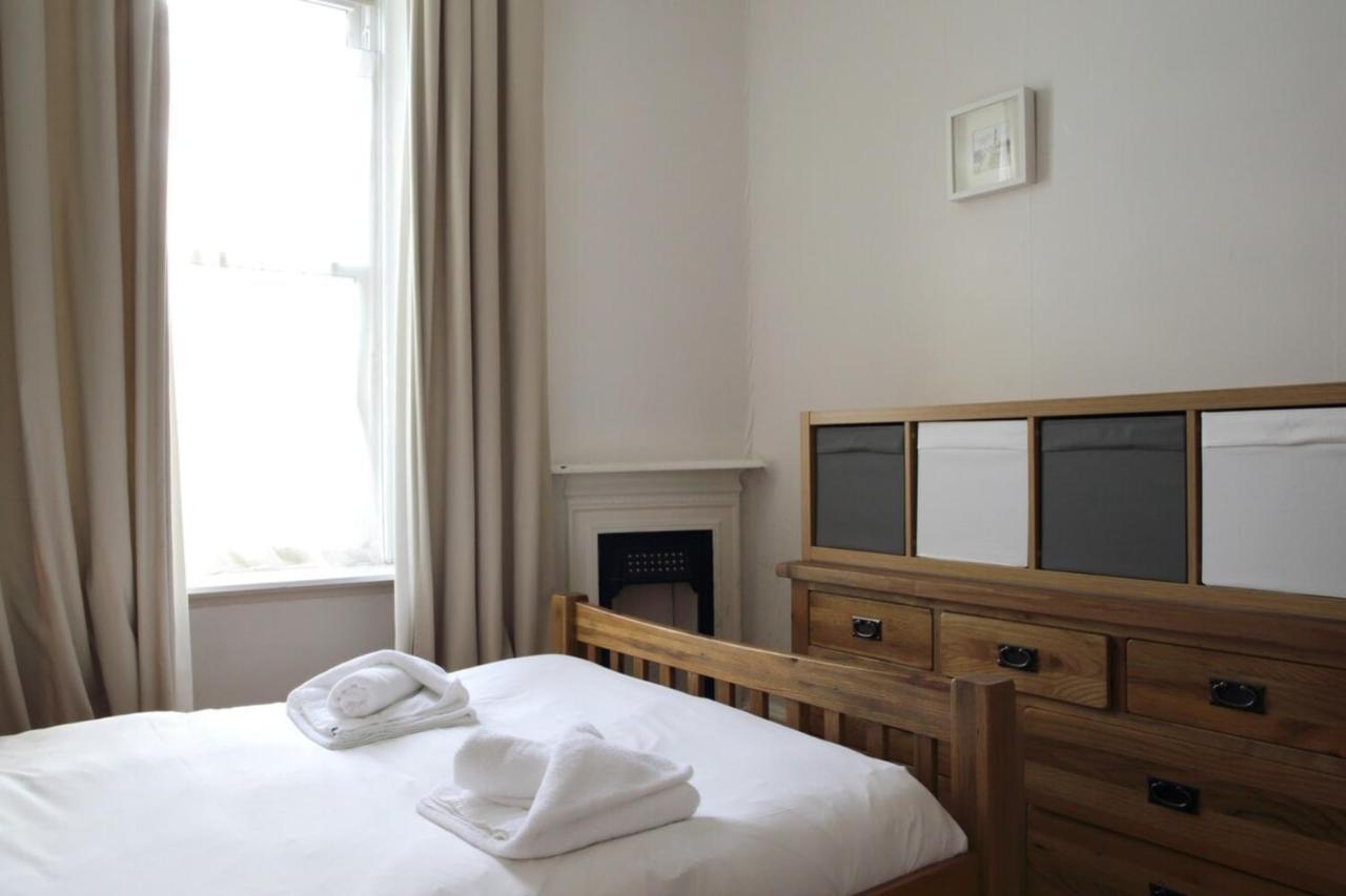 Central And Spacious 2 Bedroom Flat With Garden 爱丁堡 外观 照片